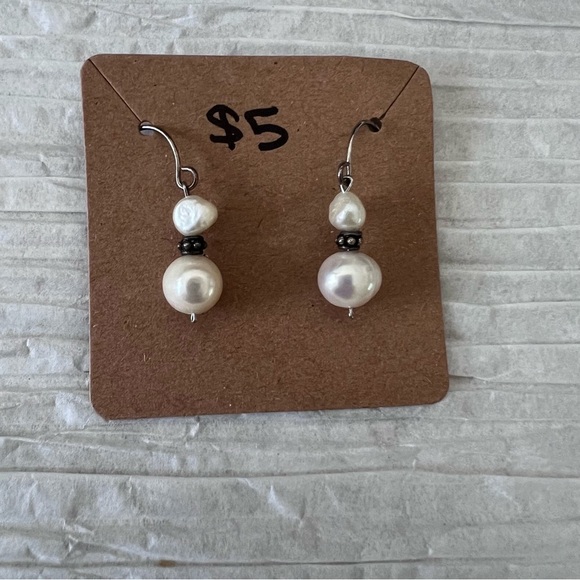 Pearl Dangly Earrings - Picture 1 of 1